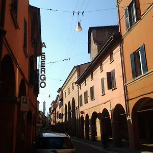 ホテル ペルラ, ボローニャ